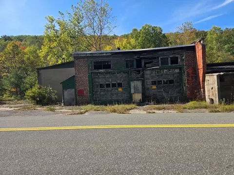 20 Forest St, Lee, MA 01238 photo 3