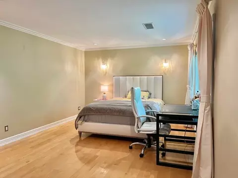 Bedroom - 75 Lee St, Brookline, MA 02445 photo 2 of 2