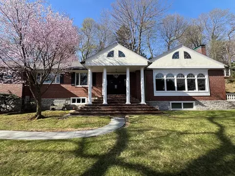 75 Lee St, Brookline, MA 02445
