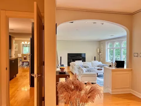 Entry Way - 75 Lee St, Brookline, MA 02445 photo 3 of 5