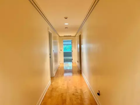 Entry Way - 75 Lee St, Brookline, MA 02445 photo 4 of 5