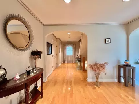 Entry Way - 75 Lee St, Brookline, MA 02445 photo 2 of 5