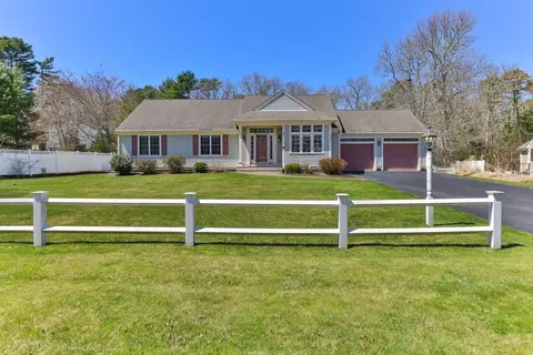 14 Sheffield Pl, Mashpee, MA 02649
