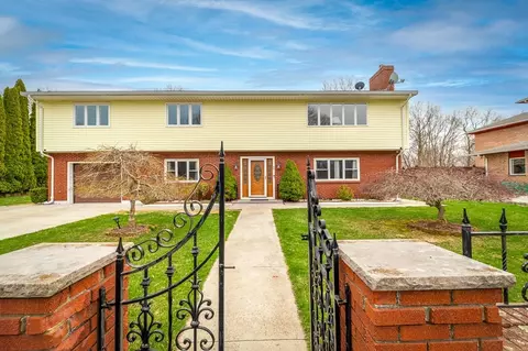 35 Reservoir Rd, Gloucester, MA 01930