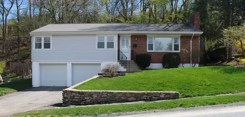 31 Sun Valley Dr, Worcester, MA 01609