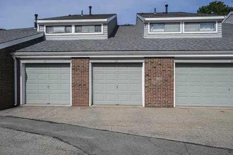 45 Meadowood Dr #45, Stoughton, MA 02072