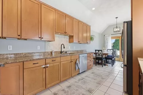 7 Maple St #7, Reading, MA 01867 photo 11