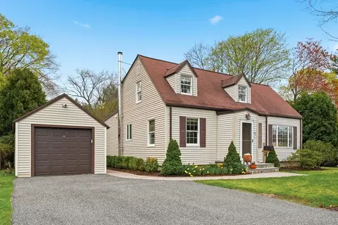 32 Woodland Dr, Framingham, MA 01701