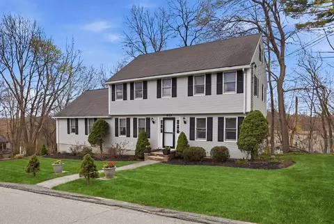 40 Hillcrest Ave, Methuen, MA 01844