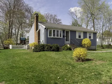 11 Holly Dr, Norwood, MA 02062