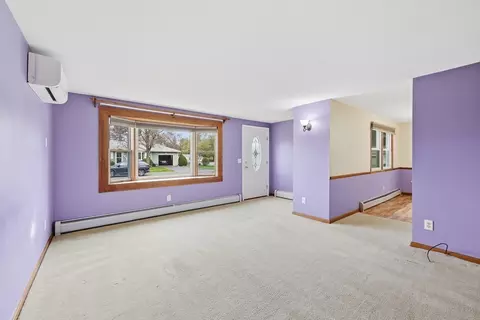 Living - 42 Sandra Rd, Easthampton, MA 01027 photo 4 of 5