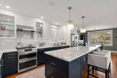 118 Kinnaird St #3, Cambridge, MA 02139