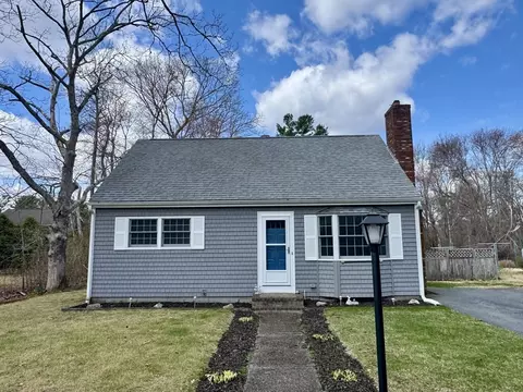 69 Morton Ave, Dartmouth, MA 02747