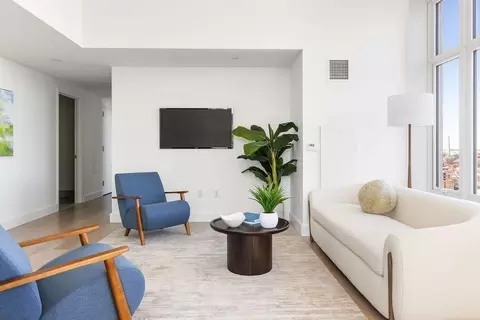 100 Lovejoy Wharf #PH1A, Boston, MA 02114