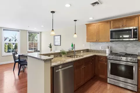 70 Great Rd #G, Bedford, MA 01730