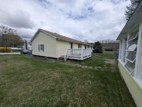 Exterior - 16 Pinewood Dr, Webster, MA 01570 photo 6 of 8