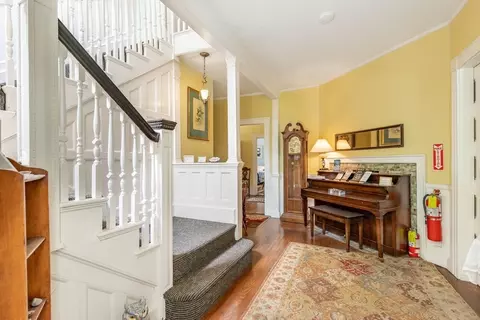 Entry Way - 28 Eastern Point Rd, Gloucester, MA 01930 photo 2 of 5