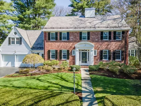 35 Arnold Rd, Wellesley, MA 02481