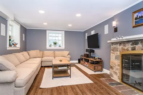 35 Arnold Rd, Wellesley, MA 02481 photo 13