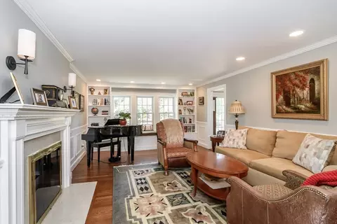 35 Arnold Rd, Wellesley, MA 02481 photo 5