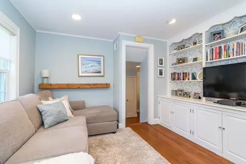 35 Arnold Rd, Wellesley, MA 02481 photo 12