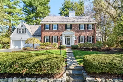 35 Arnold Rd, Wellesley, MA 02481 photo 2