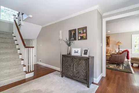 35 Arnold Rd, Wellesley, MA 02481 photo 4