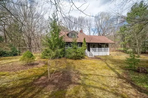 140 Gardner St, Hamilton, MA 01982