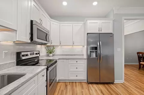 Kitchen - 57 Augustus Ct #1010, Reading, MA 01867 photo 6 of 6