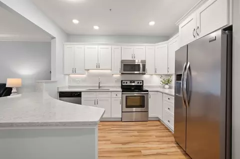 Kitchen - 57 Augustus Ct #1010, Reading, MA 01867 photo 4 of 6
