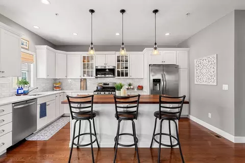 38 Stonehaven Dr, Weymouth, MA 02190