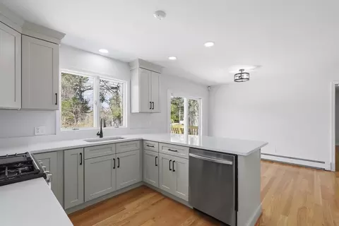 49 Onset Ave, Buzzards Bay, MA 02532 photo 8