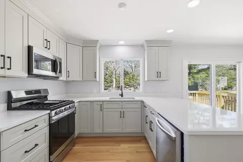 49 Onset Ave, Buzzards Bay, MA 02532 photo 9