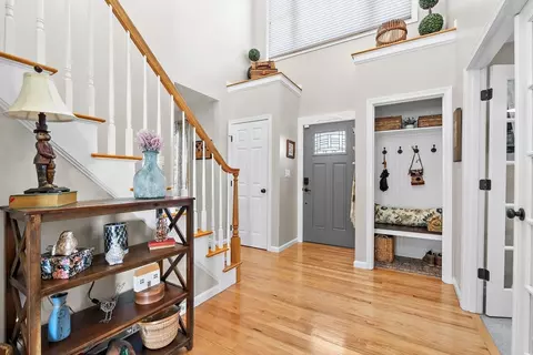 Entry Way - 16 Alan Rd, Hudson, MA 01749 photo 2 of 6