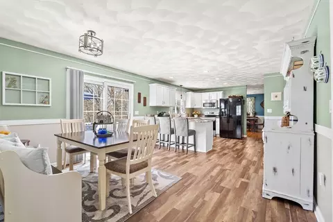 Entry Way - 16 Alan Rd, Hudson, MA 01749 photo 3 of 6