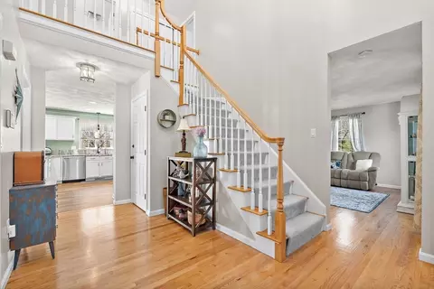 Entry Way - 16 Alan Rd, Hudson, MA 01749 photo 1 of 6