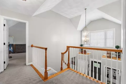 Entry Way - 16 Alan Rd, Hudson, MA 01749 photo 4 of 6