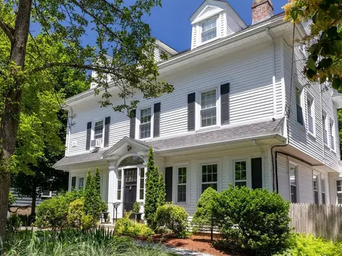 12 Appleby Rd #2L, Wellesley, MA 02482