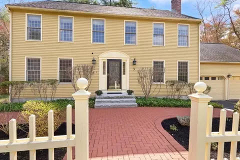5 Whites Pond Dr, Norfolk, MA 02056