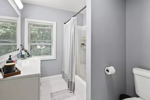 Bath - 29 Bennett Ln, Lancaster, MA 01523 photo 3 of 3