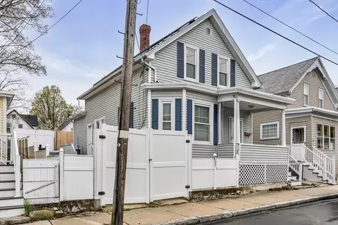 42 D St, Lowell, MA 01851