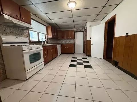 Kitchen - 159 Jefferson Ave, Everett, MA 02149 photo 3 of 7