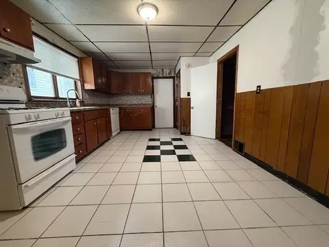 Kitchen - 159 Jefferson Ave, Everett, MA 02149 photo 6 of 7