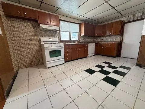 Kitchen - 159 Jefferson Ave, Everett, MA 02149 photo 7 of 7