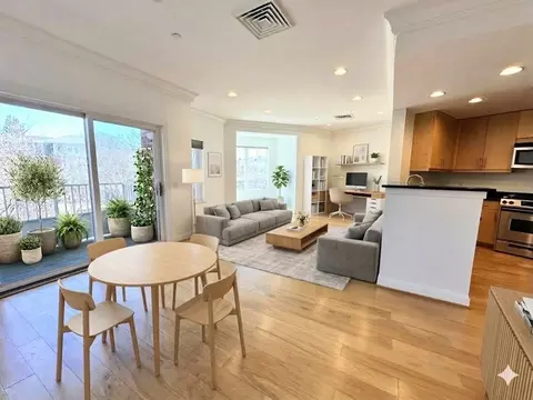 629 Hammond St #E205, Chestnut Hill, MA 02467