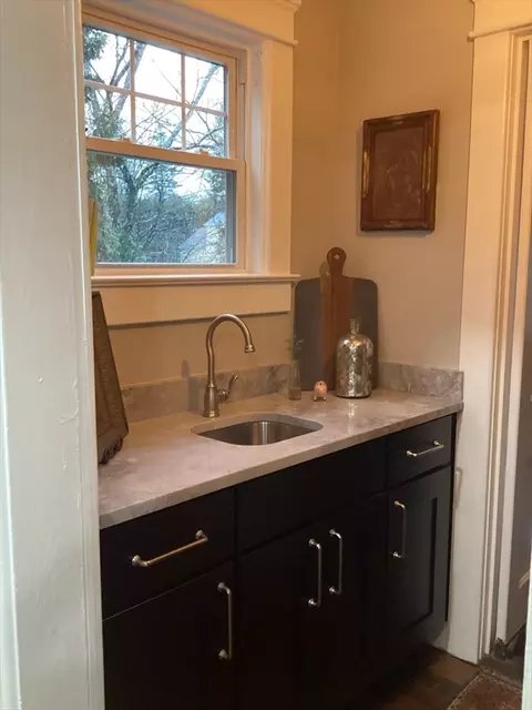 55 Beechmont St, Worcester, MA 01609 photo 9