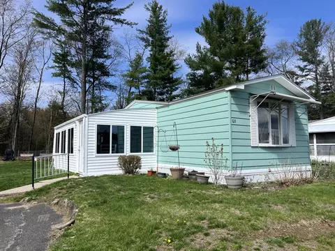 68 Warfield Dr, Westfield, MA 01085