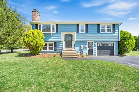 49 Hamilton Rd, Northborough, MA 01532