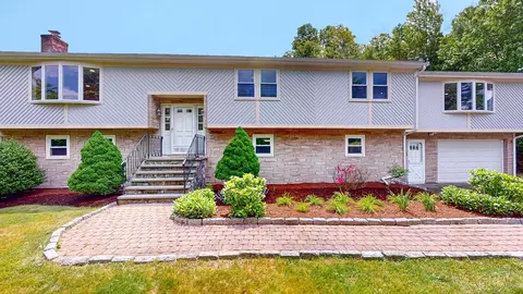 14 Tournament Rd, Natick, MA 01760