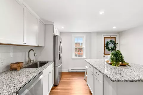 40 Middle St #3A, Gloucester, MA 01930 photo 3